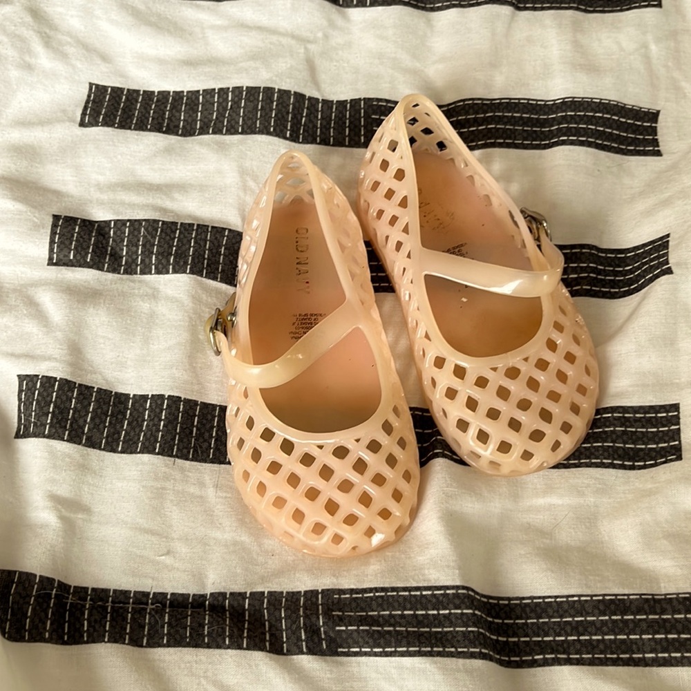 Old navy light pink jellies size 7